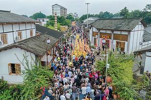 巴雷特代表猛龙的前5场场均21.4分7板3助攻 命中率58.5% 三分50%